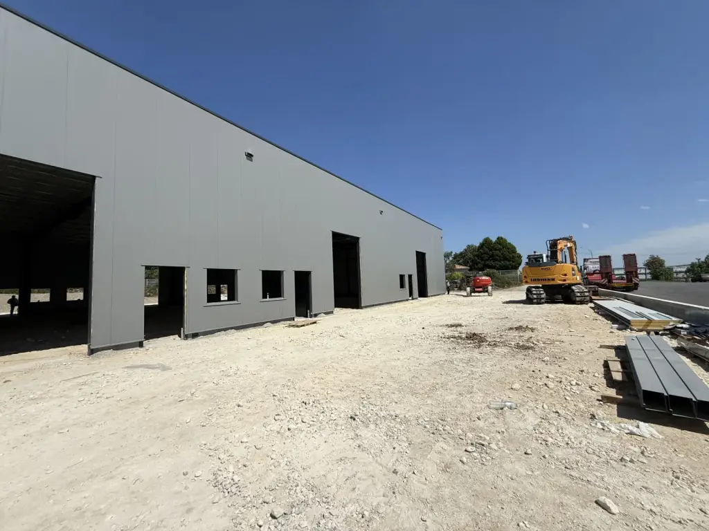 Bâtiment professionnel construit par LM Constructions